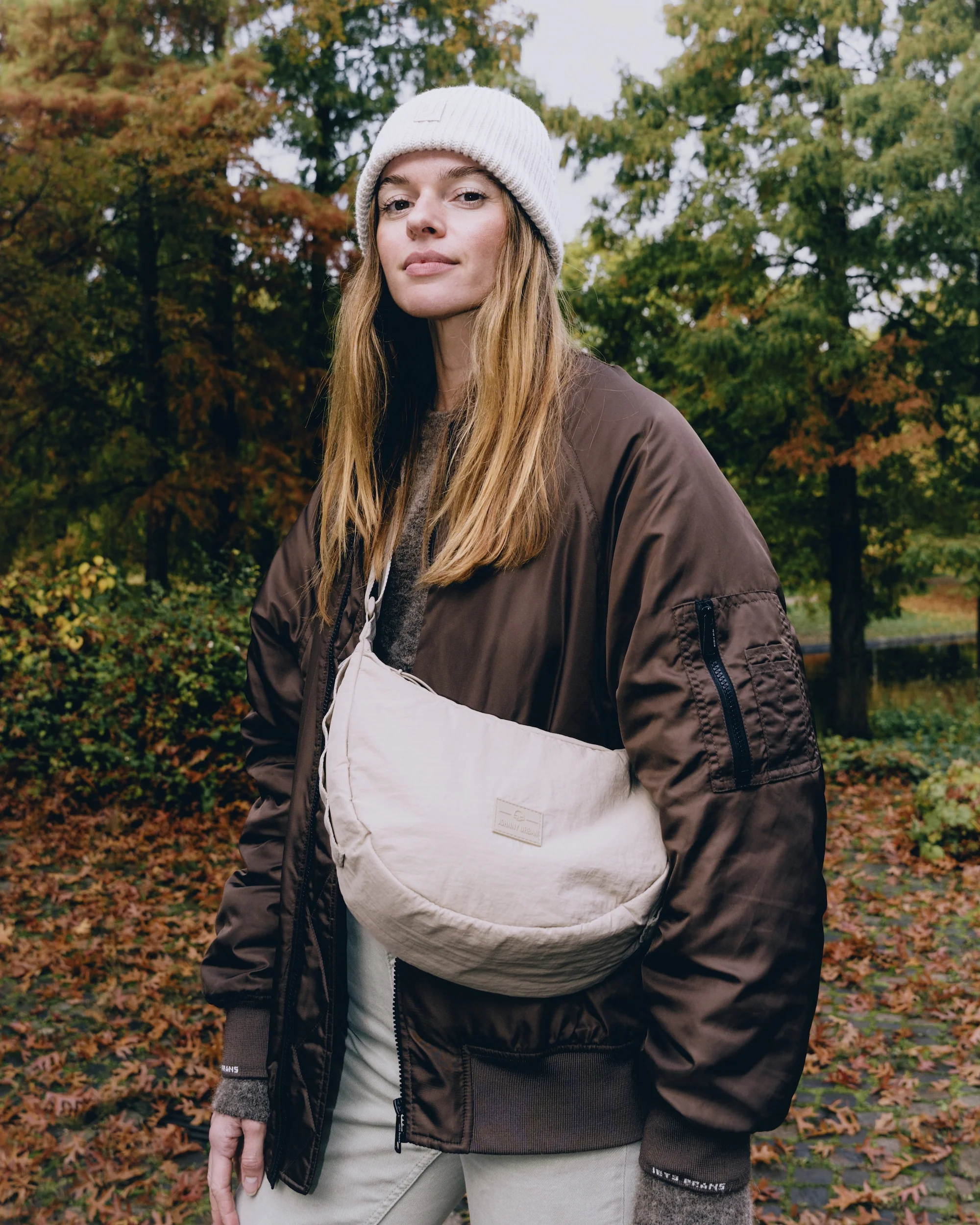Half Moon Bag "Kaia Medium" - Image 10