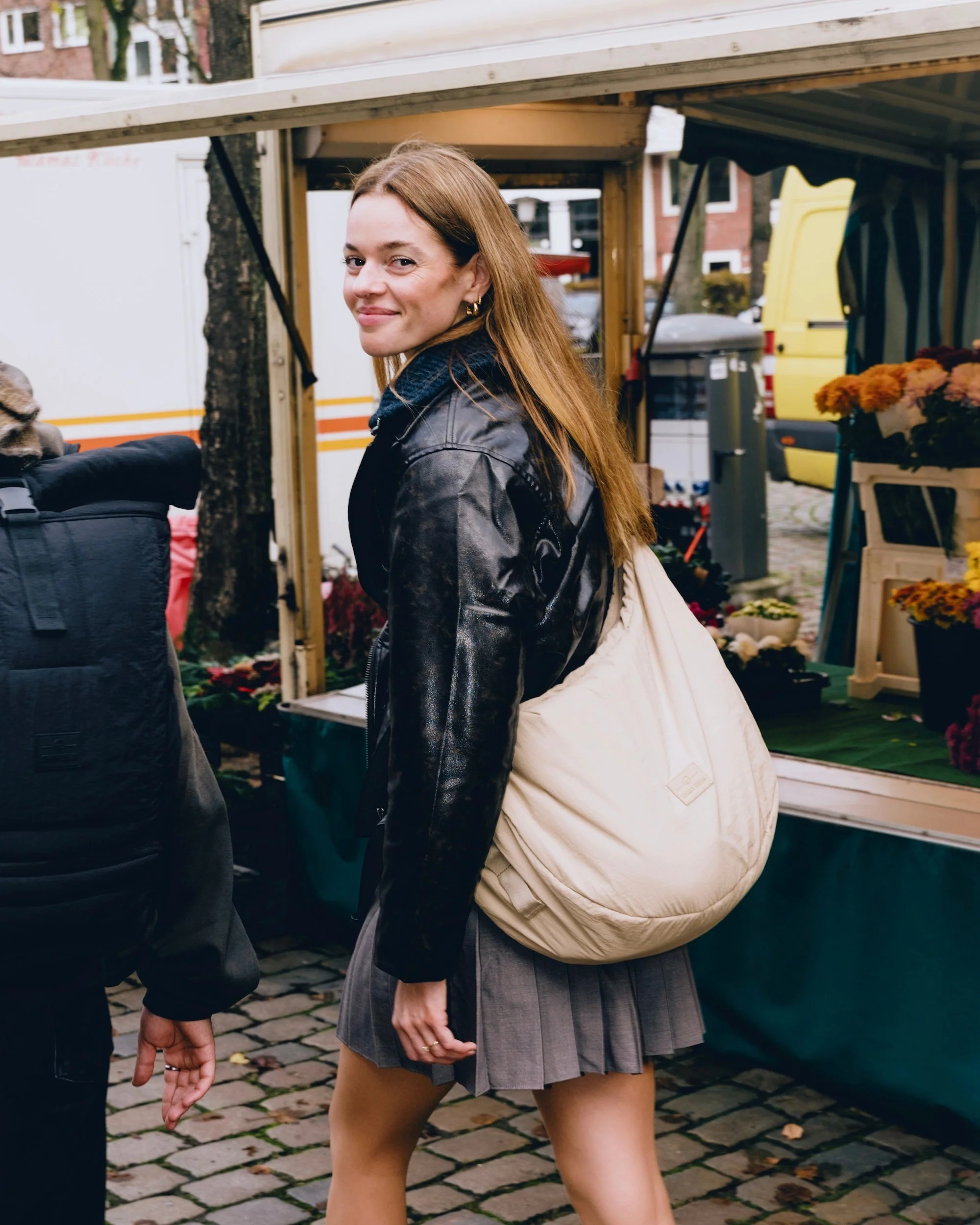 Half Moon Bag "Kaia XL" - Image 11